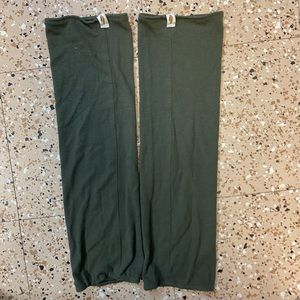 Rubia wear green shorty legwarmers